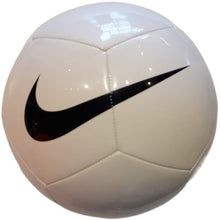Carica l&#39;immagine nel visualizzatore di Gallery, Pallone calcio soft touch
